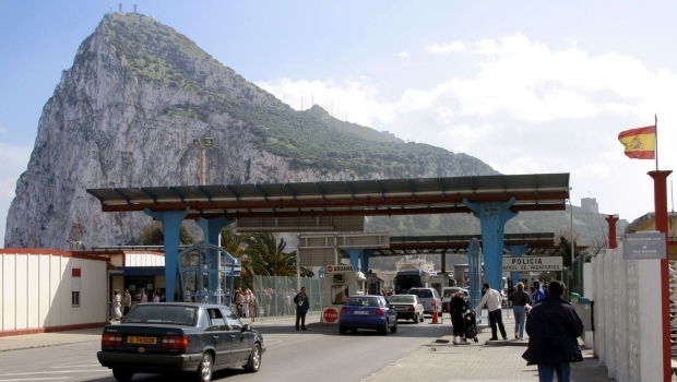 Gibraltar: Grabsteine verbinden
